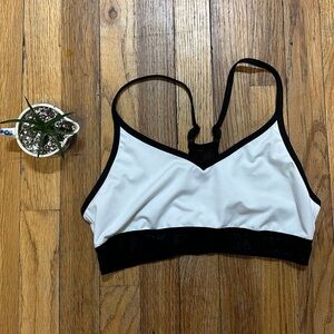 PINK. Victoria’s Secret. Athletic Bra. Size M.